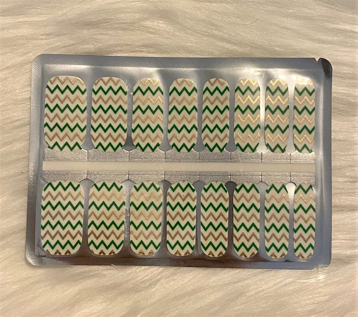 Can You Zig It?! – Momma Cats Nail Wraps
