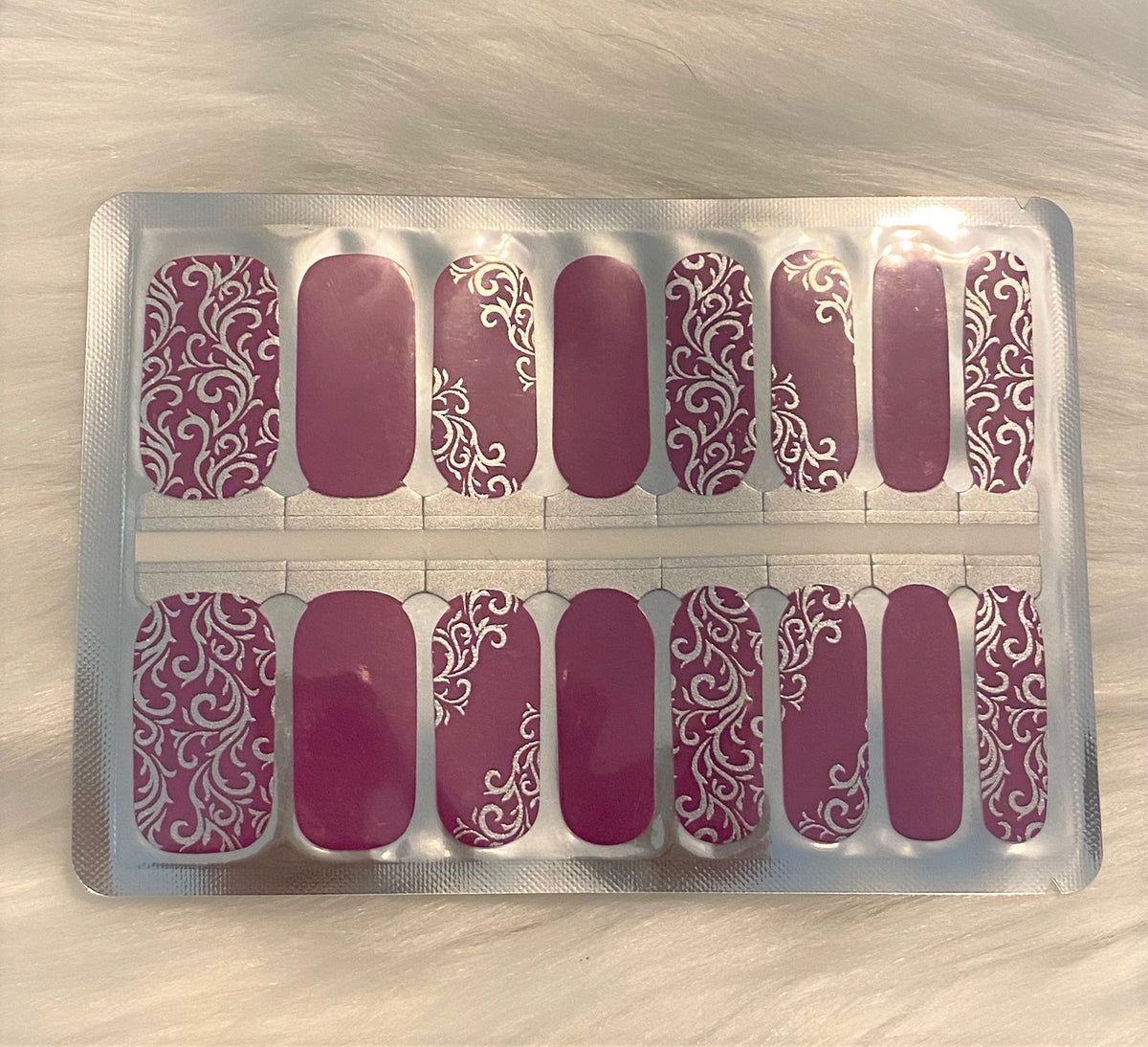 Scrolling Along – Momma Cats Nail Wraps
